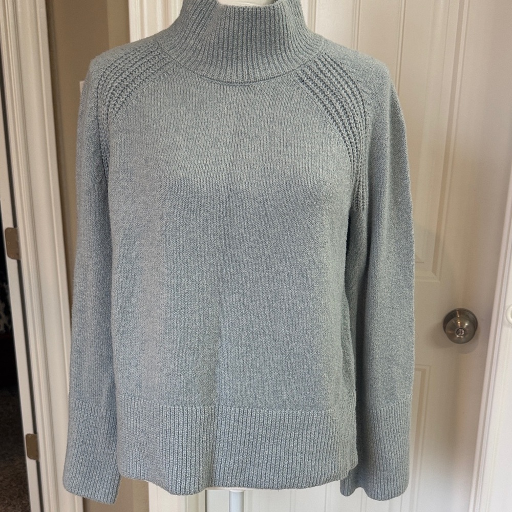 Banana Republic wide sleeve Women's Gray Turtleneck Sweater SZ M pit2pit 22”